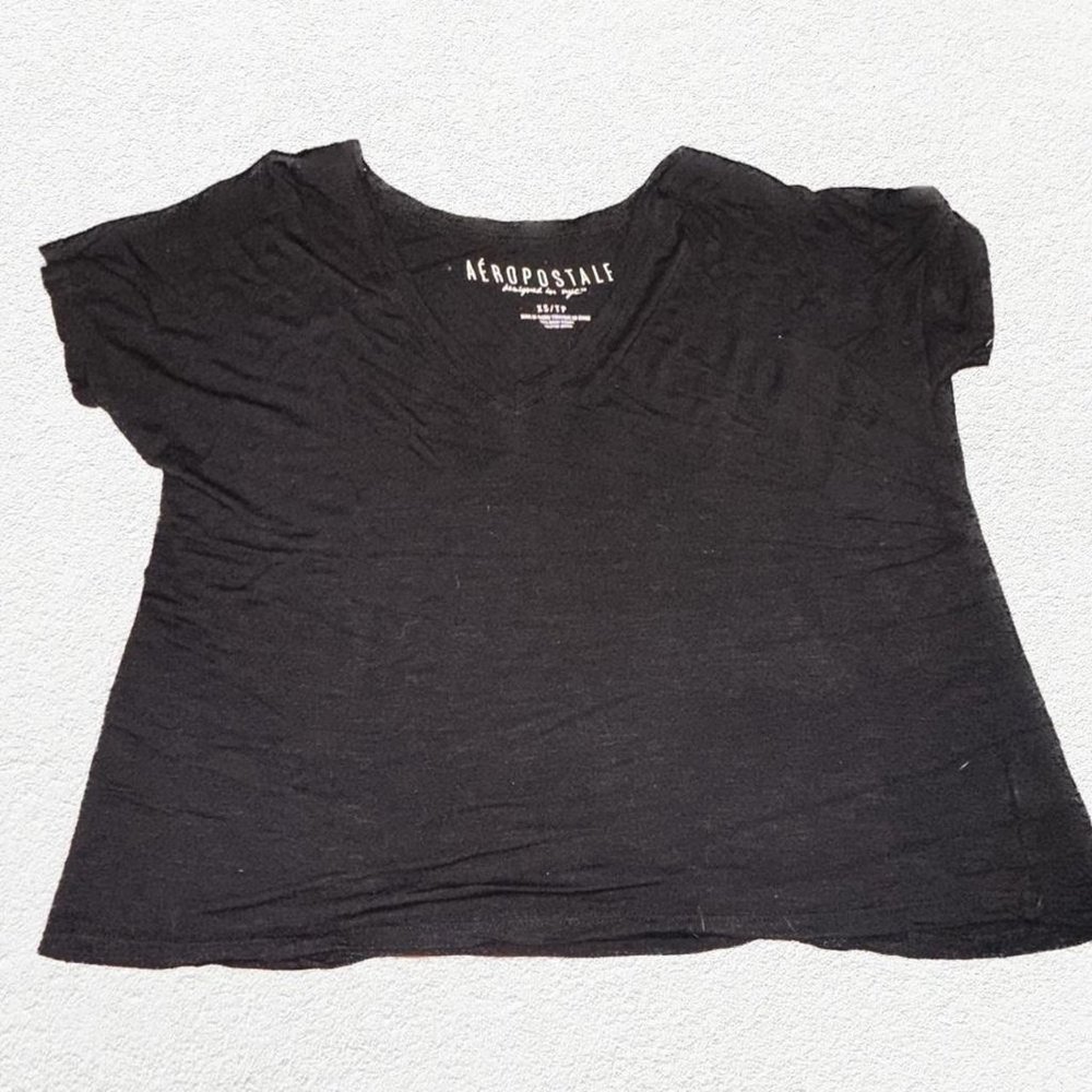 black aéropostale t-shirt